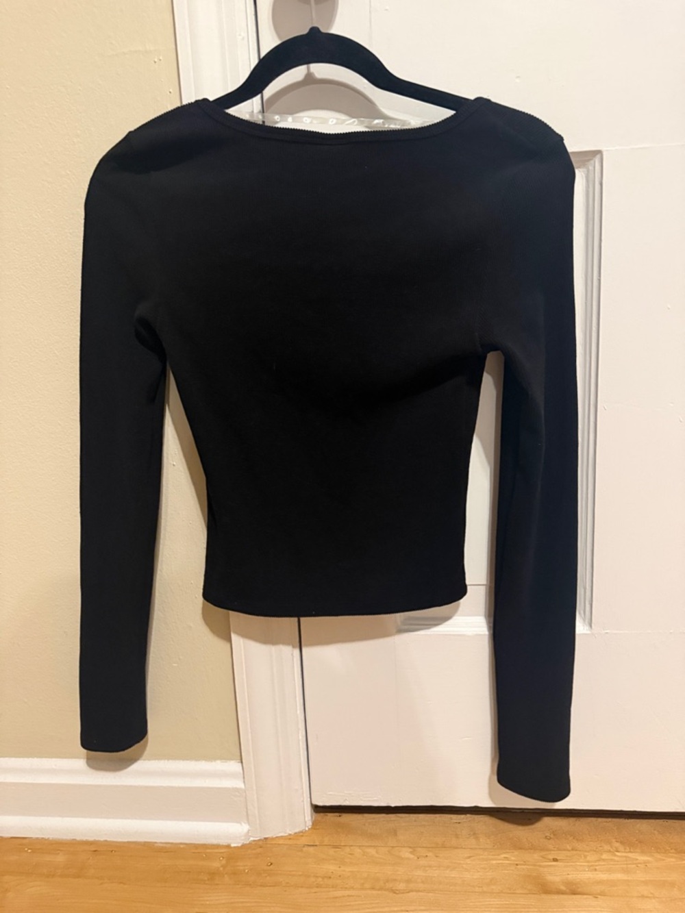 No Boundaries Black Long-Sleeve Scoop Neck Top with Front Bow - Picture 5 of 6